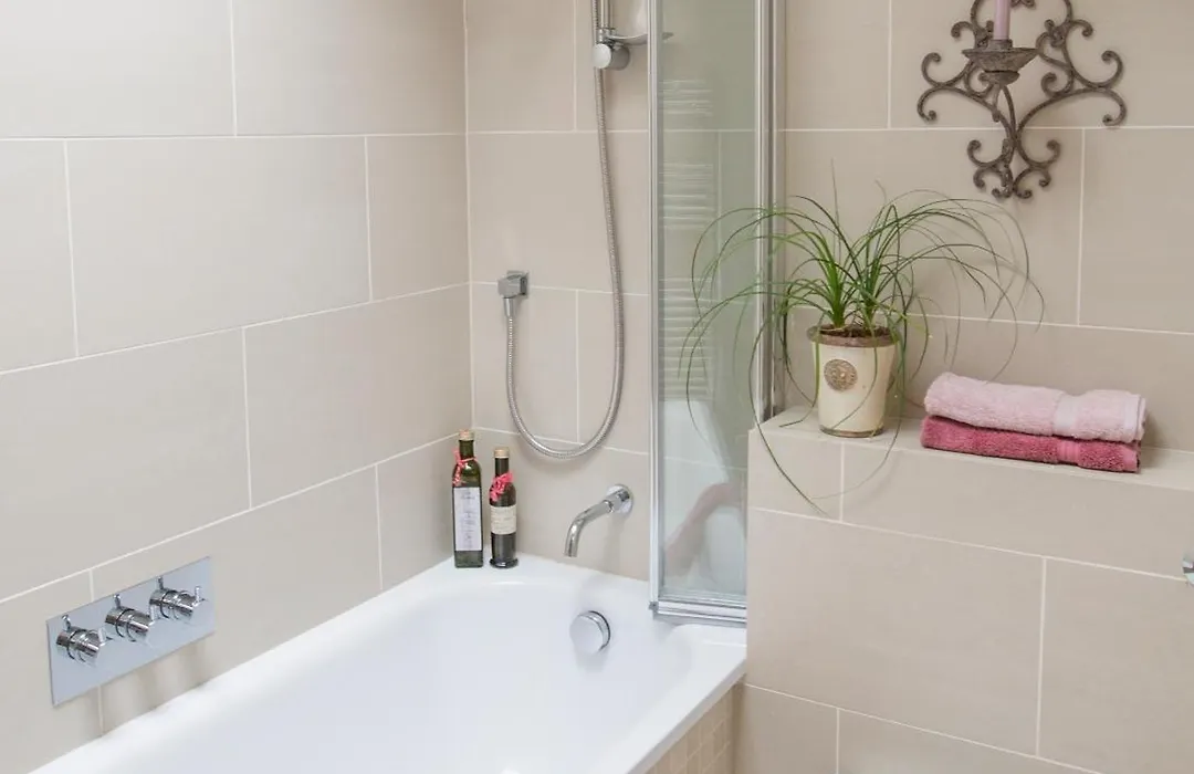 Crescent Lodge, Crouch End, London-1